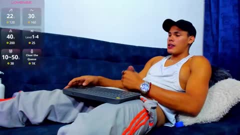 Snapshot of _0324 chatting on 03/05/25, 10:33 rick online show from 03/05/25, 10:33