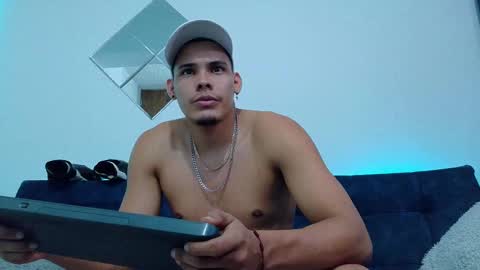 Snapshot of _0324 chatting on 09/30/25, 02:27 rick online show from 09/30/25, 02:27