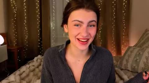 Snapshot of _a_n_n_y_ chatting on 12/16/25, 09:20 Willow online show from 12/16/25, 09:20