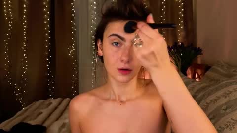 Snapshot of _a_n_n_y_ chatting on 12/19/25, 09:11 Willow online show from 12/19/25, 09:11