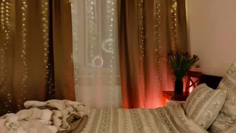 Snapshot of _a_n_n_y_ chatting on 12/22/25, 09:12 Willow online show from 12/22/25, 09:12