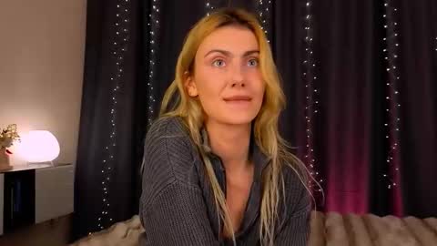 Snapshot of _a_n_n_y_ chatting on 03/25/26, 09:10 Willow online show from 03/25/26, 09:10