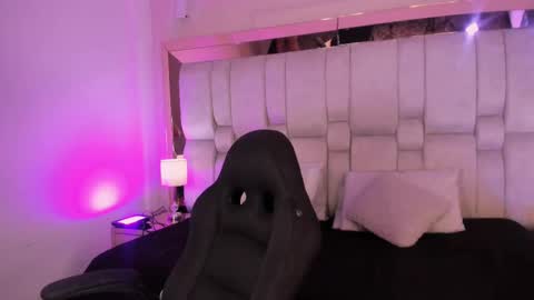 Snapshot of _abbymiller_ chatting on 10/21/25, 12:06 Abbye Miller online show from 10/21/25, 12:06