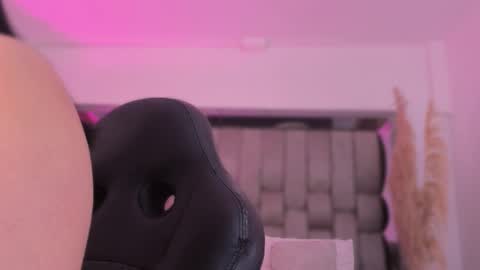 Snapshot of _abbymiller_ chatting on 10/27/25, 12:09 Abbye Miller online show from 10/27/25, 12:09