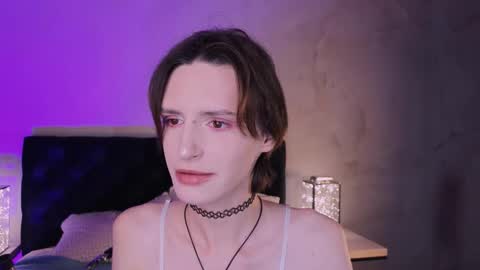 Snapshot of _adrian_the_one chatting on 09/17/25, 05:42 adrian online show from 09/17/25, 05:42
