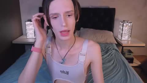 Snapshot of _adrian_the_one chatting on 09/20/25, 05:19 adrian online show from 09/20/25, 05:19