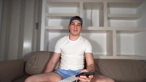 Snapshot of _aesthetic chatting on 09/12/25, 03:01 _aesthetic online show from 09/12/25, 03:01