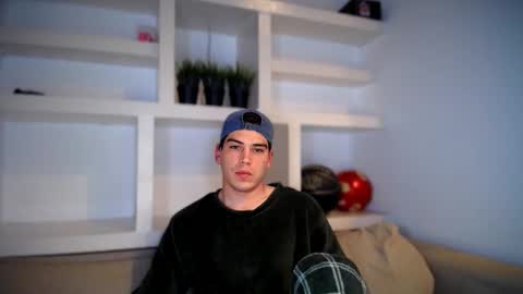 Snapshot of _aesthetic chatting on 11/18/25, 07:18 _aesthetic online show from 11/18/25, 07:18