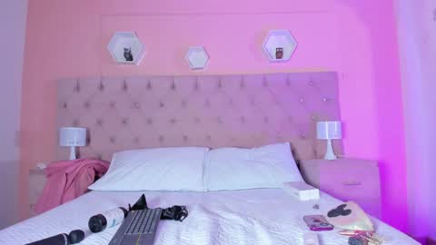 Snapshot of _agathaargent chatting on 01/05/25, 02:38 Agatha online show from 01/05/25, 02:38