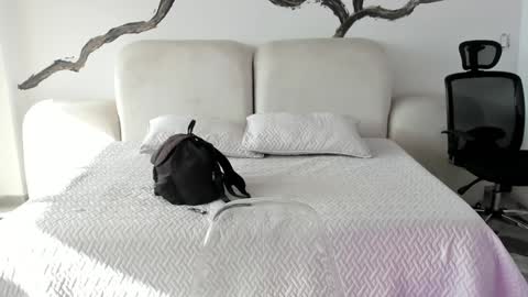 Snapshot of _agathaargent chatting on 01/30/25, 09:04 Agatha online show from 01/30/25, 09:04