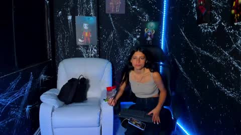 Snapshot of _agathaargent chatting on 01/31/25, 11:35 Agatha online show from 01/31/25, 11:35