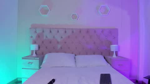 Snapshot of _agathaargent chatting on 09/25/25, 05:33 Agatha online show from 09/25/25, 05:33