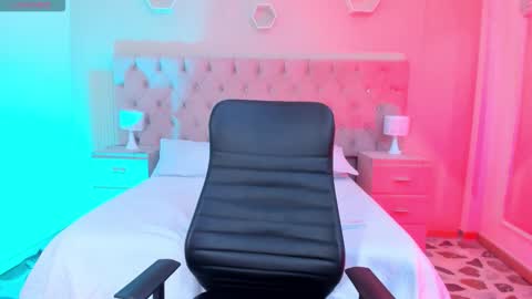 Snapshot of _agathaargent chatting on 10/31/25, 04:35 Agatha online show from 10/31/25, 04:35