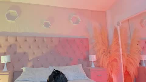 Snapshot of _agathaargent chatting on 12/21/25, 04:08 Agatha online show from 12/21/25, 04:08