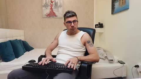 Snapshot of _alex_star chatting on 10/29/25, 03:31 Alex online show from 10/29/25, 03:31