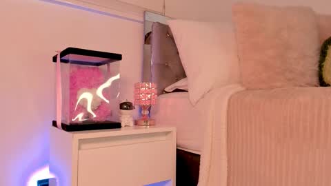 Snapshot of _alissonrose chatting on 12/20/25, 06:59 Karo online show from 12/20/25, 06:59