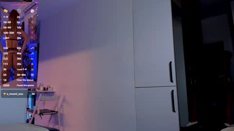 Snapshot of _alleyesonme chatting on 12/18/24, 01:02 Mia online show from 12/18/24, 01:02