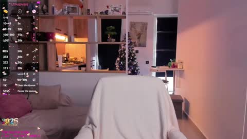 Snapshot of _alleyesonme chatting on 12/31/24, 10:37 Mia online show from 12/31/24, 10:37