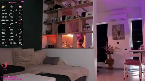 Snapshot of _alleyesonme chatting on 01/16/25, 01:25 Mia online show from 01/16/25, 01:25