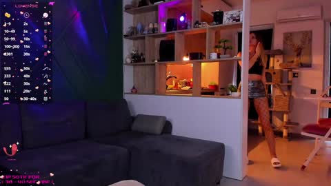 Snapshot of _alleyesonme chatting on 02/01/25, 01:30 Mia online show from 02/01/25, 01:30