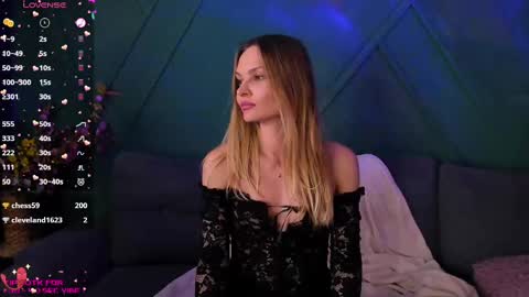 Snapshot of _alleyesonme chatting on 02/28/25, 03:59 Mia online show from 02/28/25, 03:59