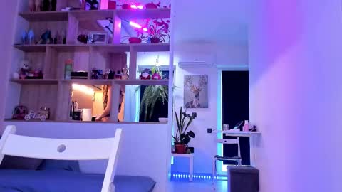 Snapshot of _alleyesonme chatting on 09/27/25, 02:22 Mia online show from 09/27/25, 02:22