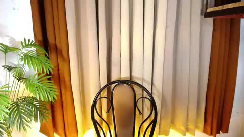 Snapshot of _amyspanks18_ chatting on 10/22/25, 04:51 Amy online show from 10/22/25, 04:51