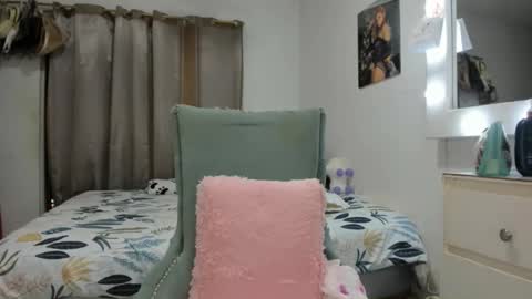 Snapshot of _analia chatting on 04/24/26, 01:19 Analia online show from 04/24/26, 01:19
