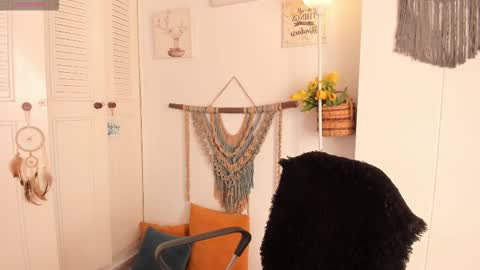 Snapshot of _anaruiz chatting on 11/18/25, 09:19 Ana Ruiz online show from 11/18/25, 09:19