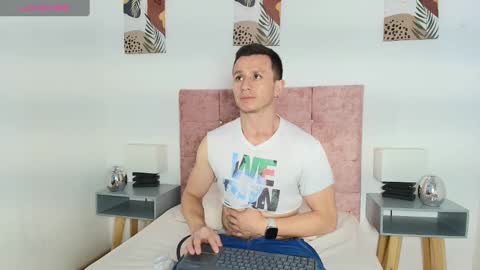 Snapshot of _andrewfalcon2 chatting on 01/26/25, 01:04 _andrewfalcon2 online show from 01/26/25, 01:04