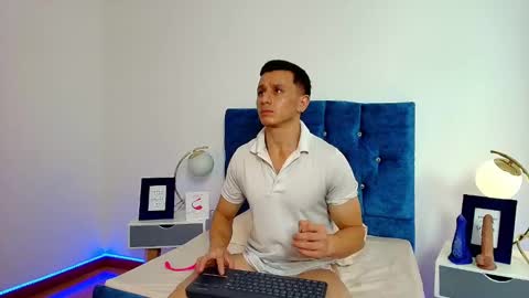 Snapshot of _andrewfalcon2 chatting on 02/07/25, 12:39 _andrewfalcon2 online show from 02/07/25, 12:39