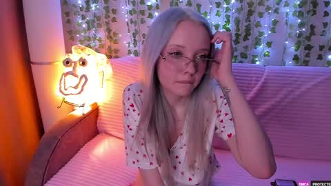 Snapshot of _angeldust_1 chatting on 04/22/26, 12:35 Emily online show from 04/22/26, 12:35