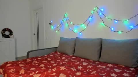 Anna online show from 11/28/25, 03:25