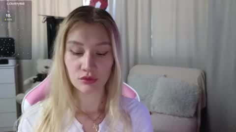 Snapshot of _anna_nolan_ chatting on 09/17/25, 06:26 Anna Nolan online show from 09/17/25, 06:26