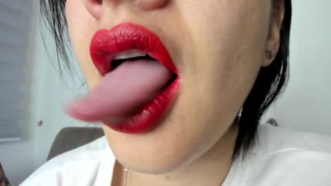 Snapshot of _antomouth_paradise chatting on 12/24/24, 10:22 antonia online show from 12/24/24, 10:22