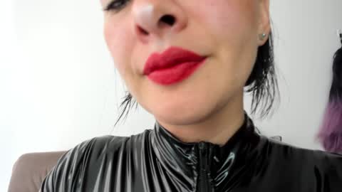 Snapshot of _antomouth_paradise chatting on 12/26/24, 04:58 antonia online show from 12/26/24, 04:58