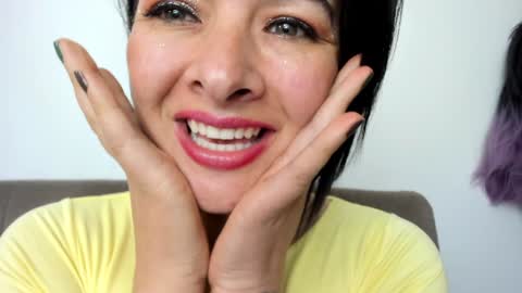 Snapshot of _antomouth_paradise chatting on 01/01/25, 12:21 antonia online show from 01/01/25, 12:21