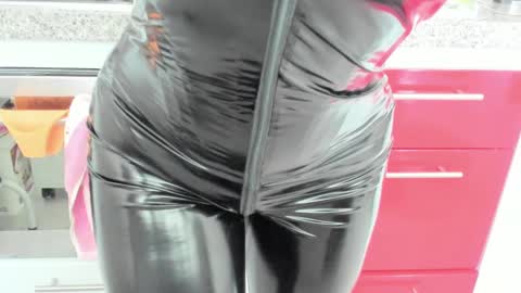 Snapshot of _antomouth_paradise chatting on 02/07/25, 03:41 antonia online show from 02/07/25, 03:41