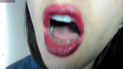 Snapshot of _antomouth_paradise chatting on 10/15/25, 02:17 antonia online show from 10/15/25, 02:17