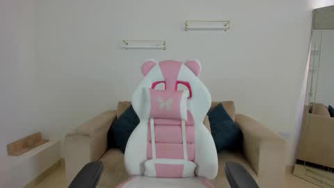    online show from 11/04/25, 01:32