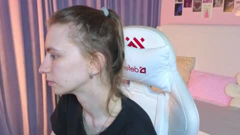 _ash_leyy_ online show from 04/26/26, 01:25