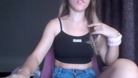 Snapshot of _ashley_blond_ chatting on 10/17/25, 10:45 Ashlee Bond online show from 10/17/25, 10:45