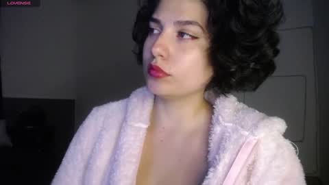 Snapshot of _atenea_golden chatting on 01/04/25, 10:55 atenea online show from 01/04/25, 10:55