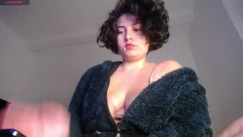 Snapshot of _atenea_golden chatting on 01/23/25, 10:44 atenea online show from 01/23/25, 10:44
