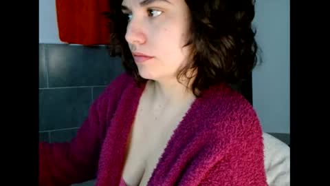 Snapshot of _atenea_golden chatting on 10/09/25, 06:33 atenea online show from 10/09/25, 06:33