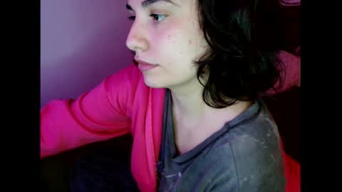 Snapshot of _atenea_golden chatting on 10/23/25, 01:21 atenea online show from 10/23/25, 01:21