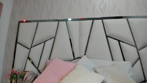 Aura online show from 10/22/25, 03:07