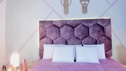 _aurora_collins_ online show from 11/01/25, 01:13