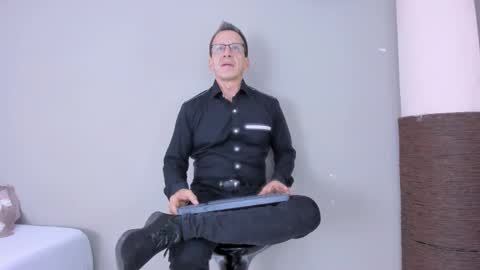 _axelking_ online show from 11/10/25, 11:53