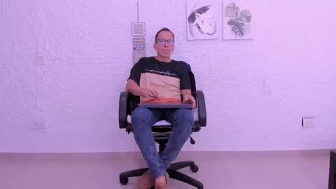 Snapshot of _axelking_ chatting on 02/16/26, 11:39 _axelking_ online show from 02/16/26, 11:39